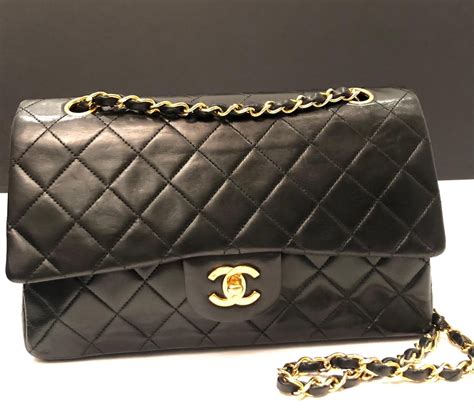 chanel flap bag 2.55 difference|chanel bag 2.55 outlet.